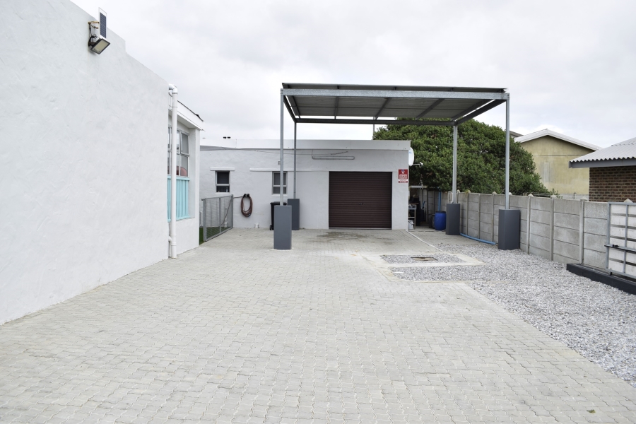 5 Bedroom Property for Sale in Struisbaai Western Cape